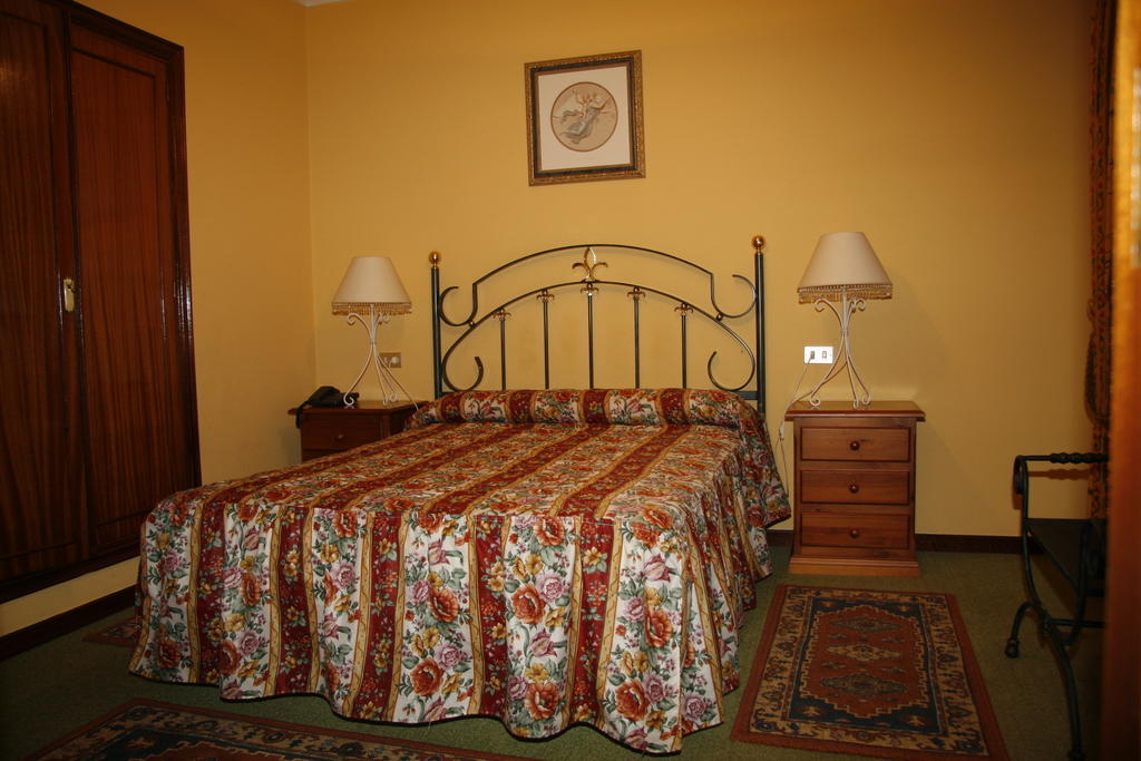 Hotel San Rosendo أورينس الغرفة الصورة