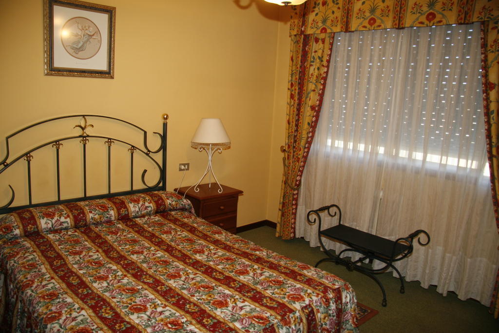 Hotel San Rosendo أورينس الغرفة الصورة